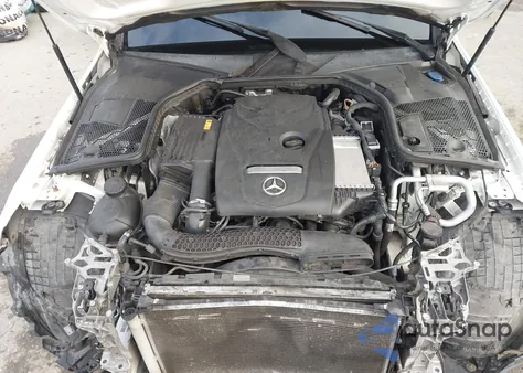 2018 Mercedes-Benz C 300 z USA, uszkodzony, nr VIN 55SWF4JB2JU266881